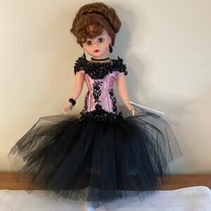 Y2K Madame Alexander 10" Madame Celebrates American Design #25590 (2000) EUC